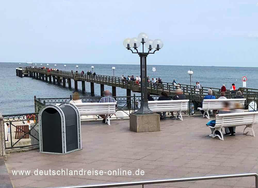 Ostseebad Kühlungsbornmit Seebrücke und Seebrücken-Vorplatz (www.deutschlandreise-online.de)